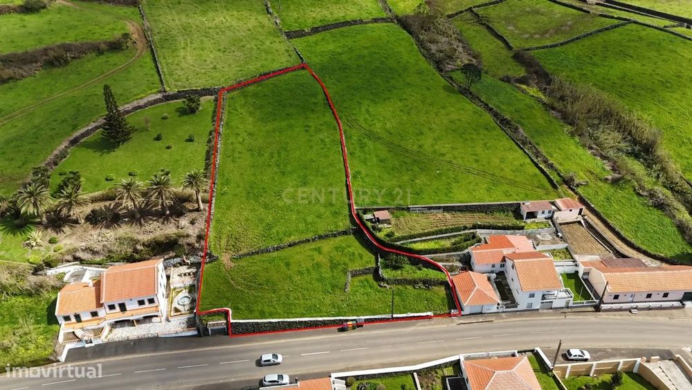 Terreno com Vista Mar em Localização Privilegiada