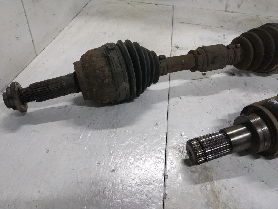 Полуось приводний вал Mazda 5 2.0д піввісь