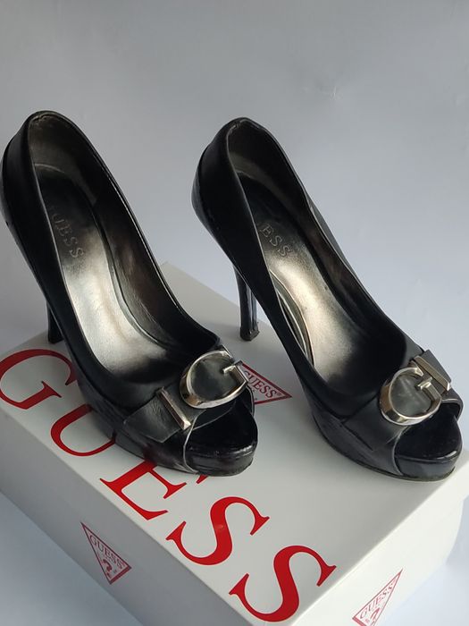 Sapatos Guess tamanho 37