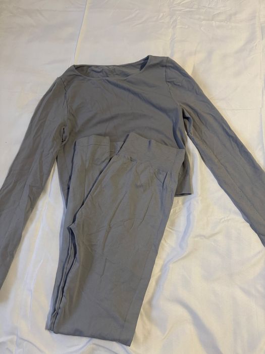 Сірий костюм спортивний