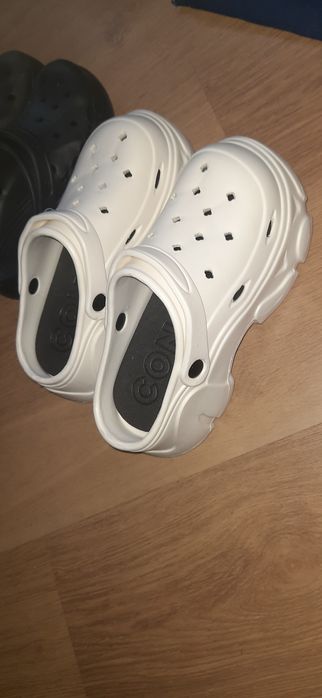 Buty, crocsy białe