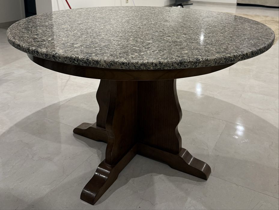 Mesa Redonda em Granito e Madeira Maciça