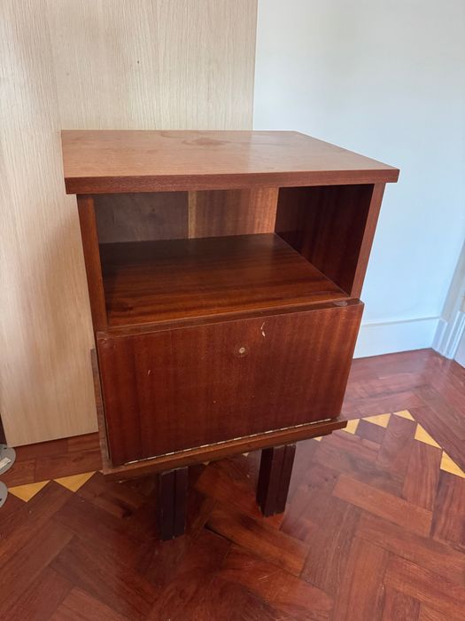Mesa de apoio para restaurar