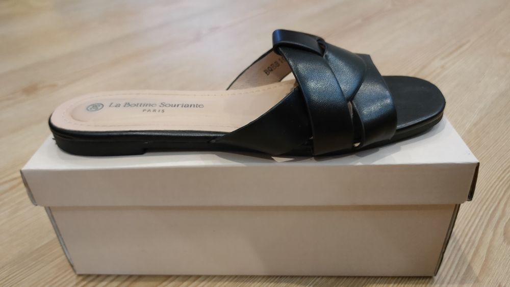 Шкіряні шльопанці жіночі чорні