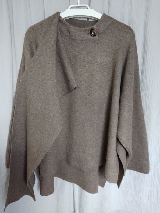 Dzianinowy krótki płaszczyk z peleryną Zara L-XL