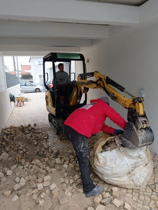 Aluguer de camião grua basculante e mini giratórias,