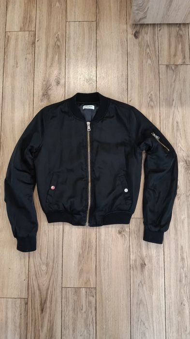 Бомбер.Розмір М. Куртка демісезонна.