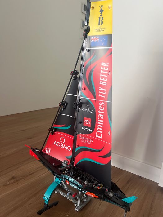 LEGO Technic: Veleiro Emirates Team New Zealand AC75 - 42174
