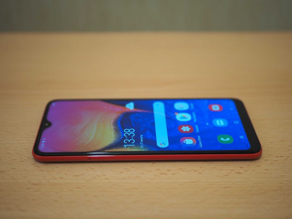Смартфон Samsung Galaxy A10 2/32GB Red (SM-A105FZBGSEK) Оригінальний. В ідеальному стані - як новий.