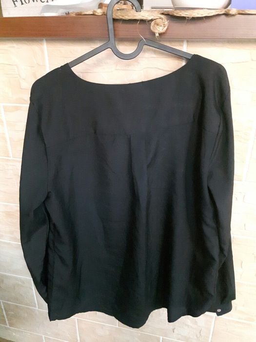 Elegancka czarna bluzka r.44