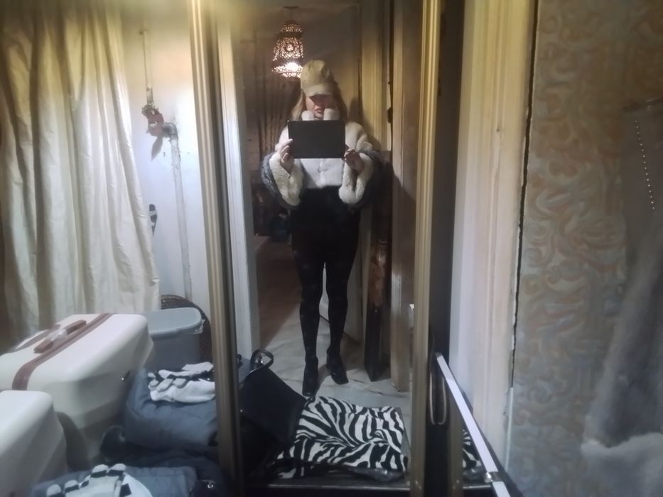 Futro z norek. Jasny kremowy kolor.