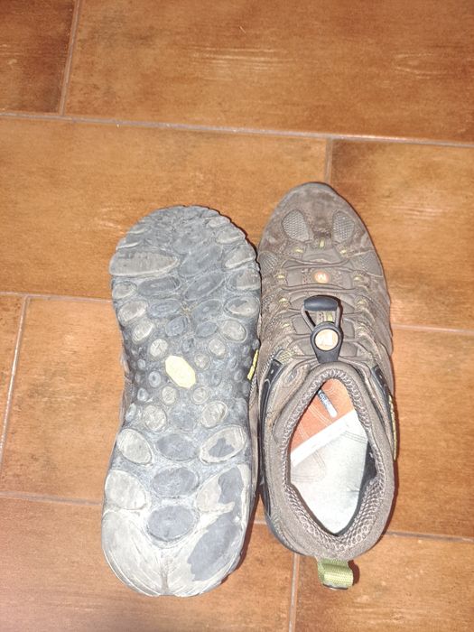 Tenis marca Merrel