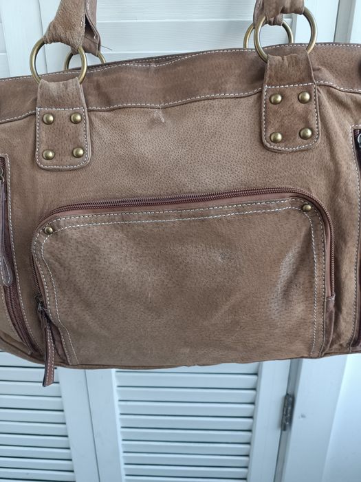 Сумка из натуральной замши, требует чистки.