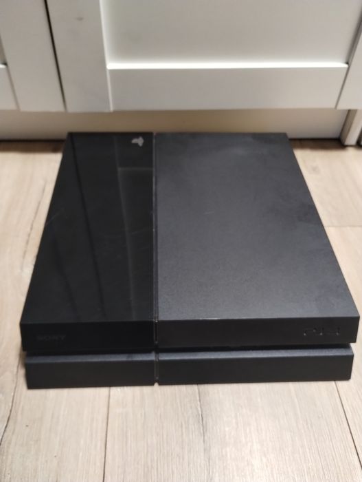 Konsola PlayStation 4