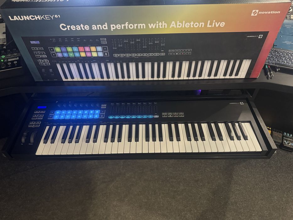 Міді клавіатура Novation Launchkey 61  mk3
