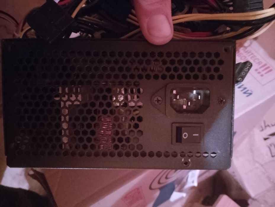 Блок живлення до системного блоку...