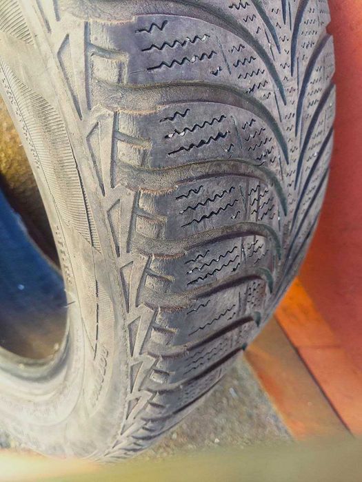 215 55 17 резина Goodyear зима 1шт