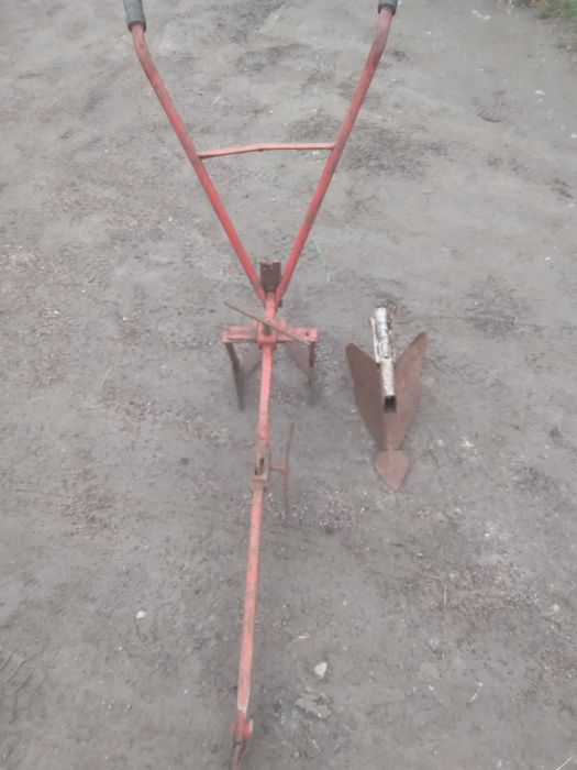 Окучник та кінний розрихлювач