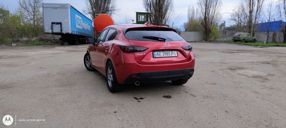 Mazda 3 2014 года 2.0 очень хорошее состояние.