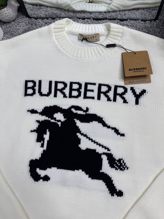 Светр від бренду Burberry