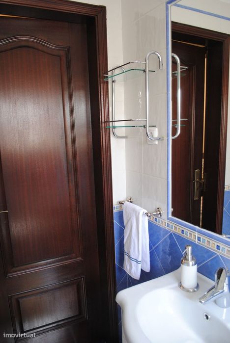 Apartamento T2 com terraço em Linda-a-Velha