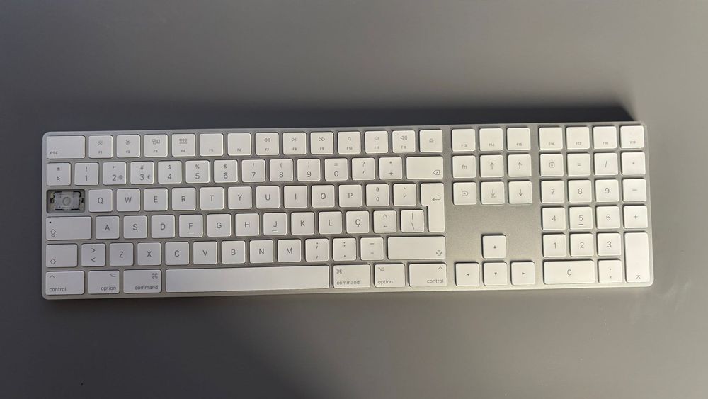 Apple Wireless Numeric Keypad (Damaged)64729960823810120