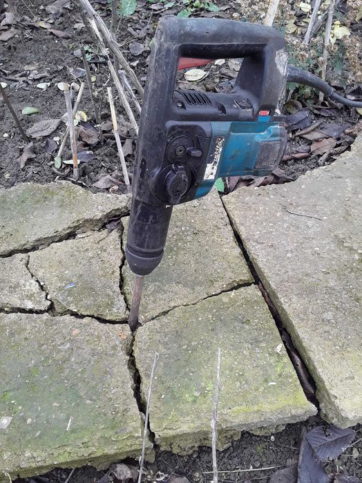 Перфоратор- отбойник Makita HR3000C
