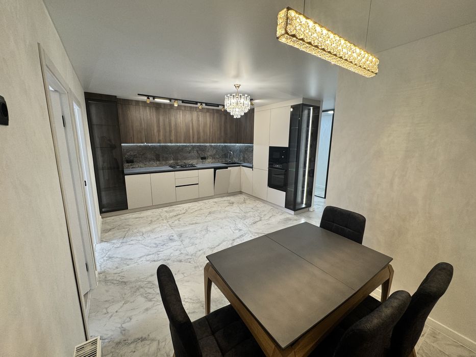 Продаж 3-к квартири по прсп. Злуки