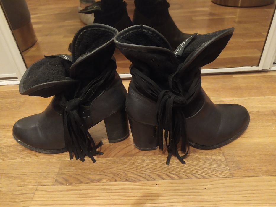 Botki czarne frędzle chwosty zamsz 38