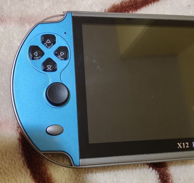 Konsola X12 Plus do gier przenośna 7" + akcesoria!