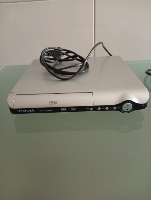 DVD com comando e cabo de 21 pines como novo