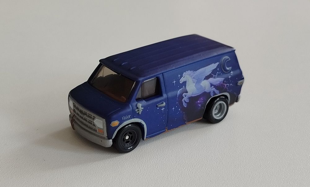 Hot Wheels Disney Guinevere Van Premium