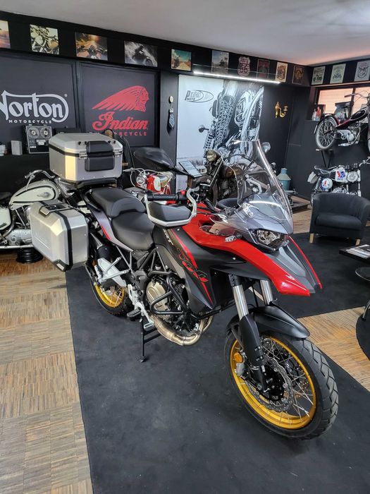 QJ MOTOR SRT 700X Campanha