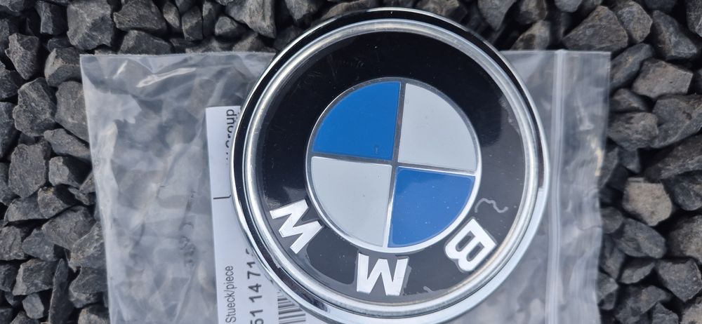 Emblemat tył bmw e70 e71 nowy