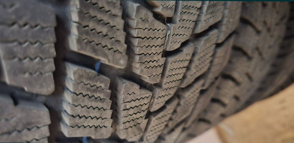 Шины всесезонные, 275 40 20 - 315 35 20, 8мм