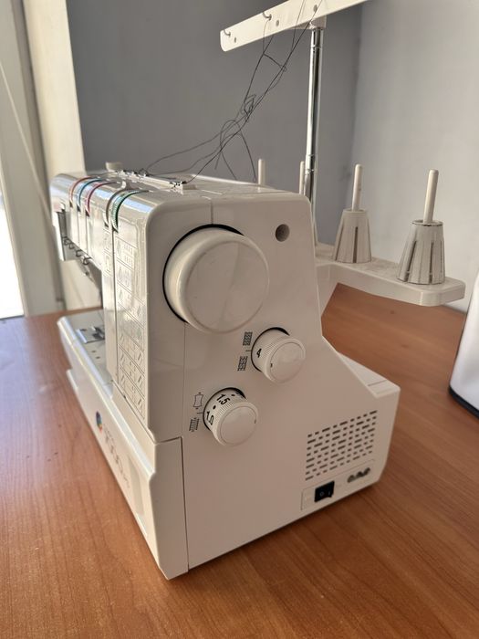 Розпошивальна машина Janome Cover Pro 7000 CPS: 14 800 грн