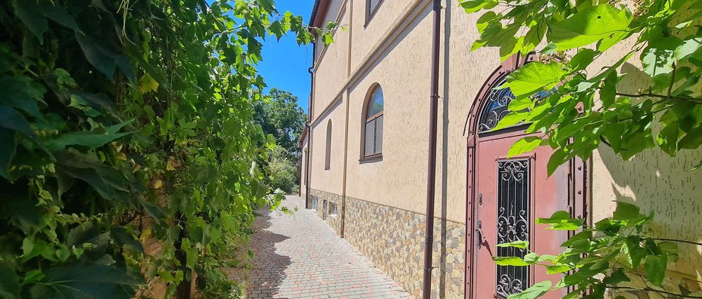 Продаж будинку 346 кв.м. (рн. Парку Петровського). Без комісійних