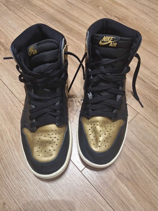 Buty Nike Jordan 1 Retro High og black metallic gold rozm. 44