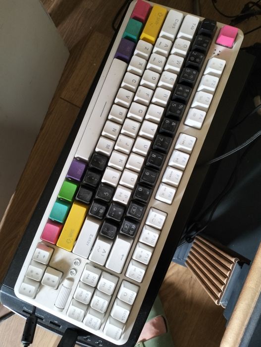 Computador + Ecrã + Teclado + Rato