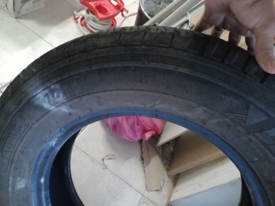 Pneu 195/75/R16.  107/105R.