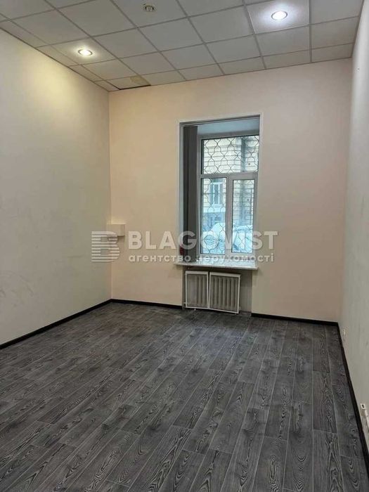 Хмельницького Богдана, 32  квартира  Царський будинок  100000$