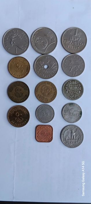 28 moedas diversas