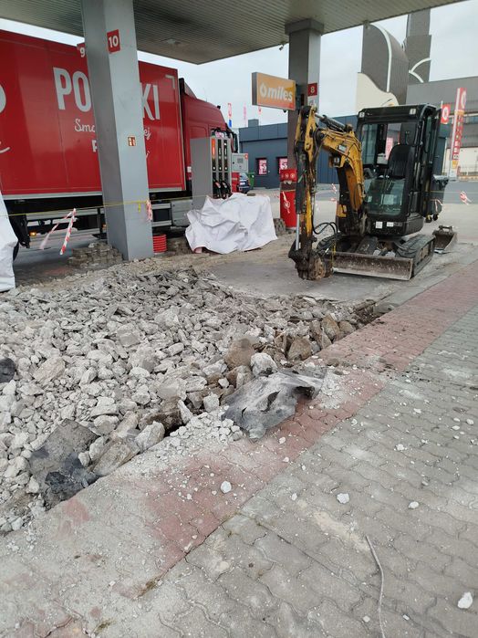 Usługi minikoparka-  Wykopy Wyburzenia - kucie minikoparką z młotem