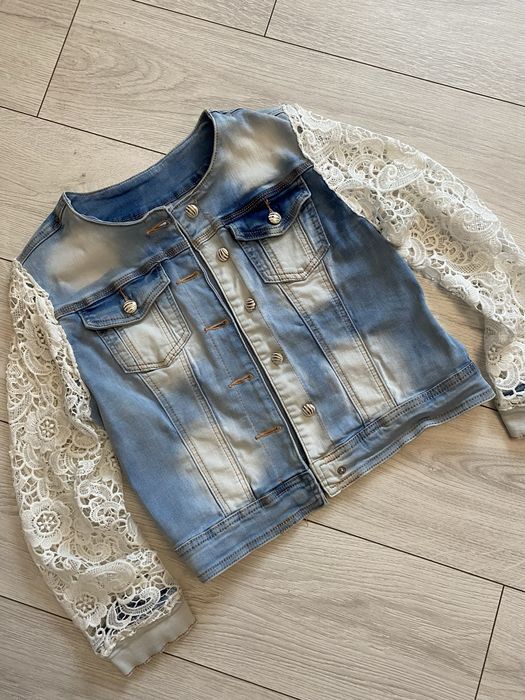 Katana jeans z rekawami z koronki
