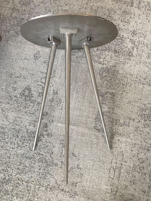 Mesa de apoio em ferro