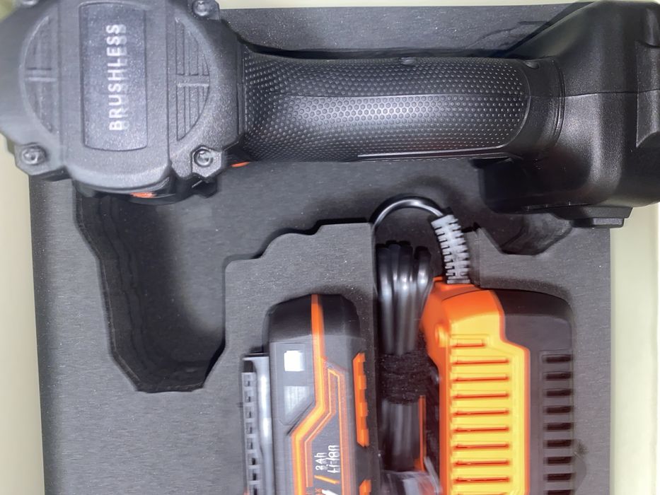 Акумуляторний дриль-шуруповерт Dnipro-M CD-200BC KIT