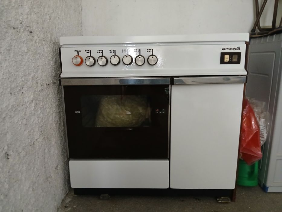 Fogao com 4 bicos a gaz e 2 eletricos