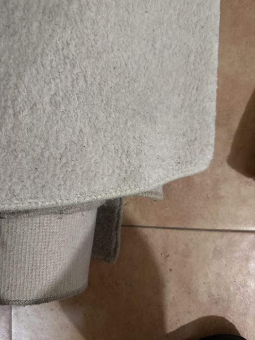 Carpetes tamanho medio cinzentas e brancas