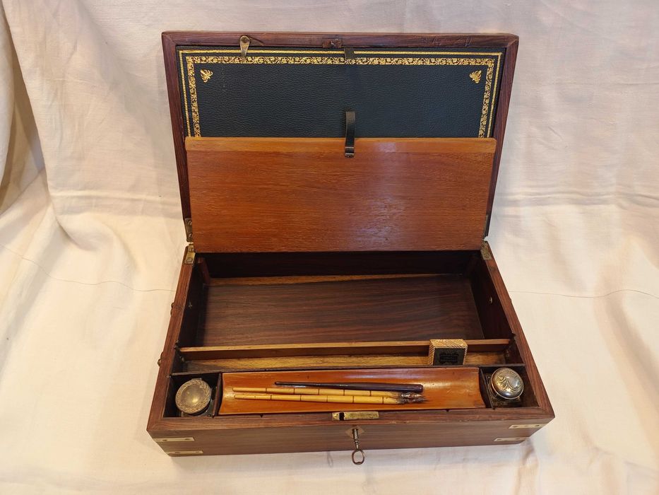 Escritório Portátil Pau Santo