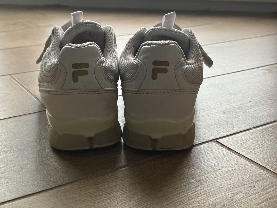 Białe sneakersy FILA wygodne i lekkie